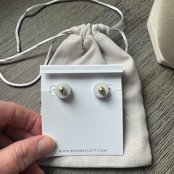 Kendra Scott x LoveShackFancy Bow Earrings with Pearl Statement with Dustbag - Picture 3 of 3